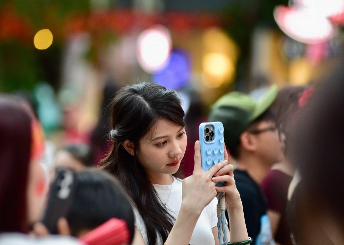 How To Monetize Your Mobile App Effectively In 2025 | Y2Code image